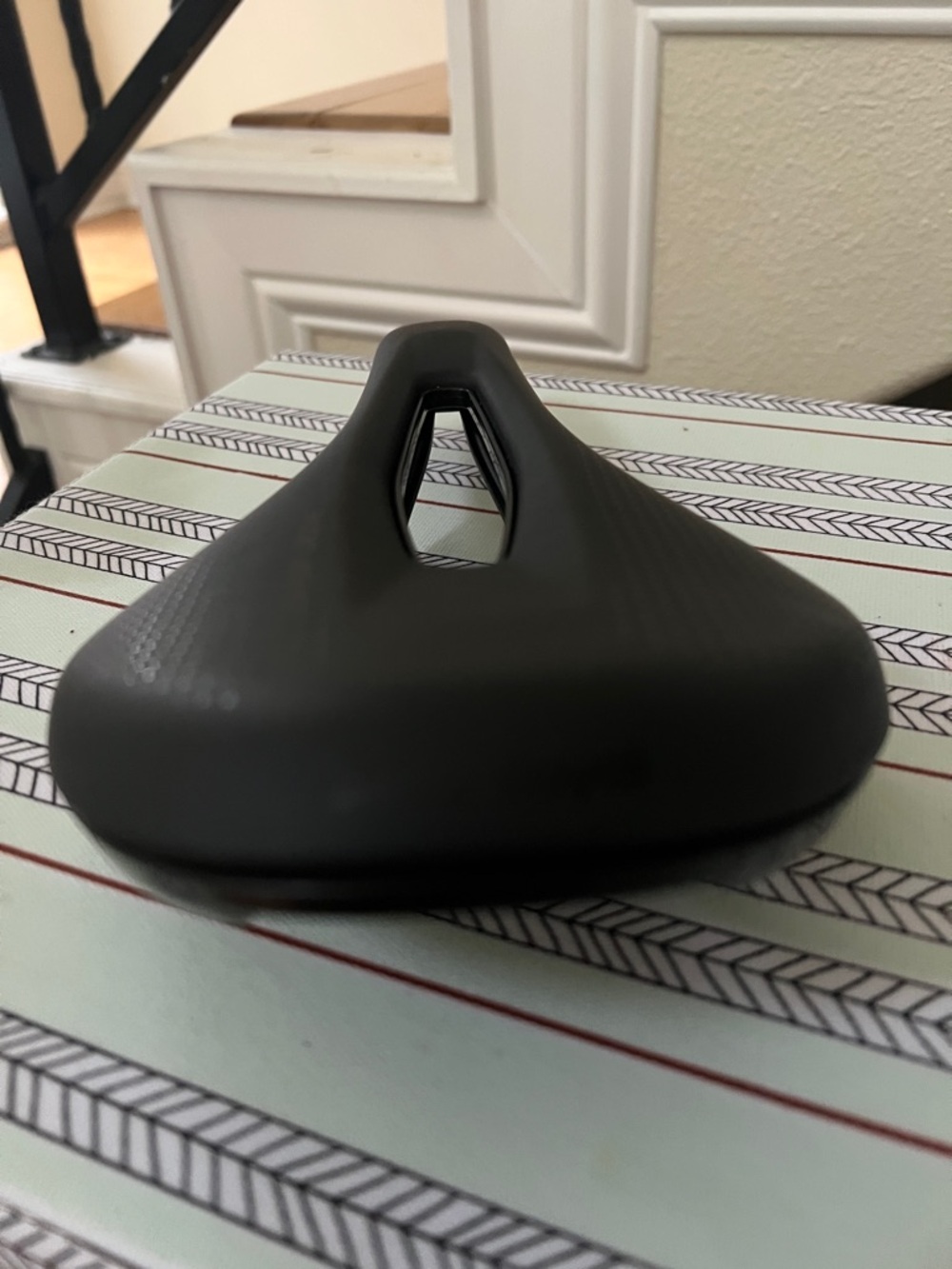 Selle Royal Black Bicycle Seat Comfort Groove STX - Picture 3 of 3